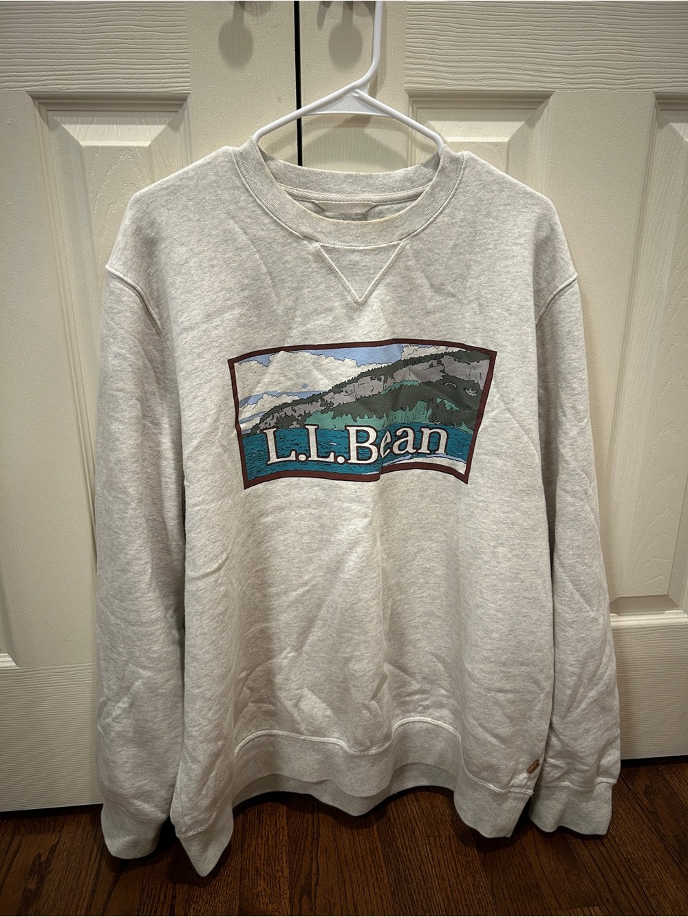 L.L. Bean Men's Light Gray Logo Crewneck Sweatshirt